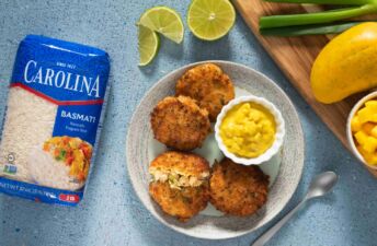 basmati-rice-crab-cakes-with-curried-mango-sauce