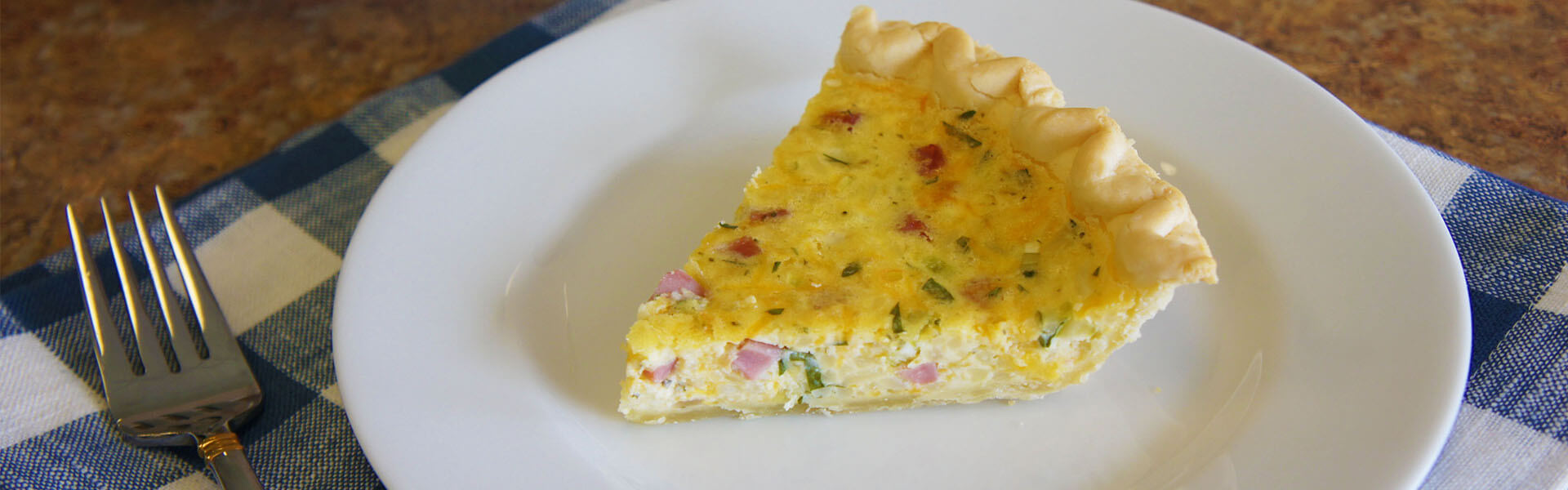 Broccoli, ham, cheese and white rice Quiche