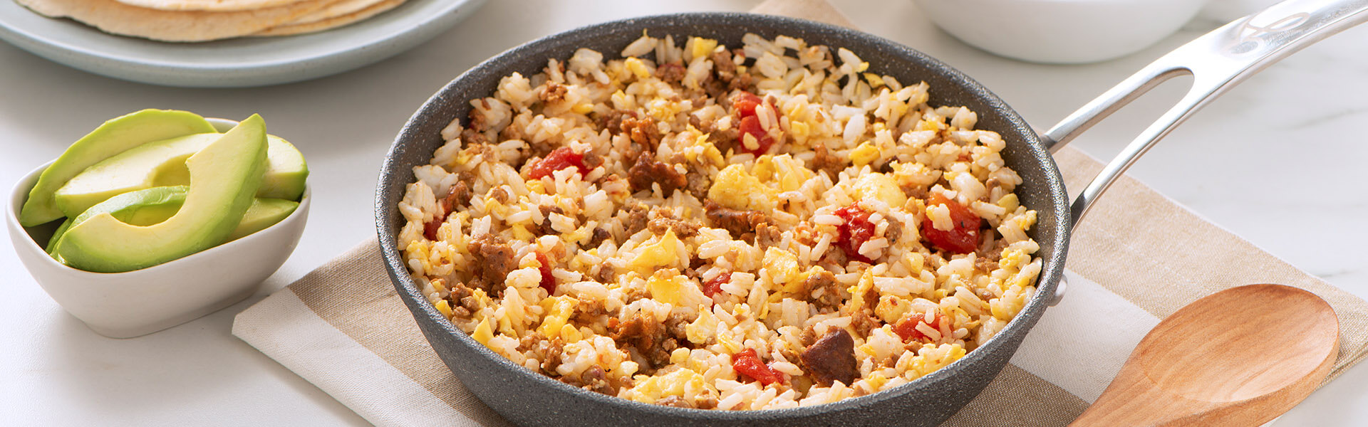 Revuelto con chorizo y arroz para el desayuno