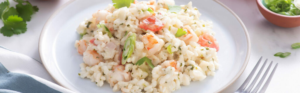 Risotto con crema de cilantro y camarones