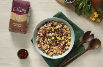 Rice-salad-with-brown-rice-mango-cranberries-and-pecan