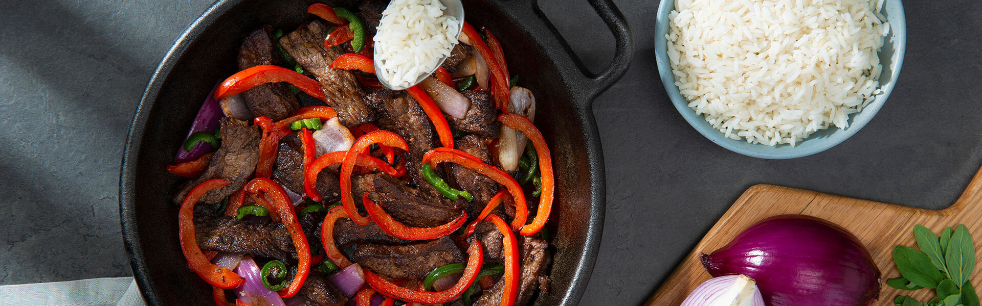 Sofrito de carne con arroz blanco