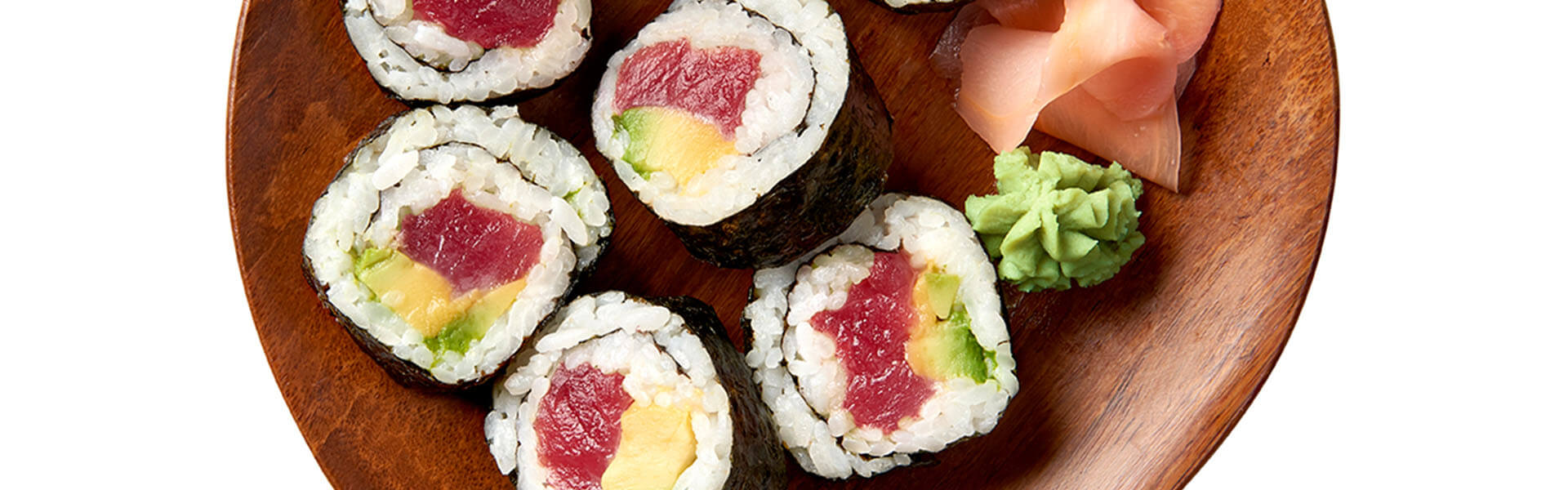 Sushi auténtico con aguacate y atún