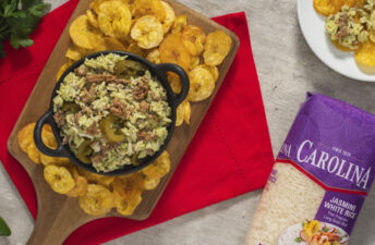 spicy-rice-dip-with-beef-and-chimichurri-sauce-served-with-plantain-chips