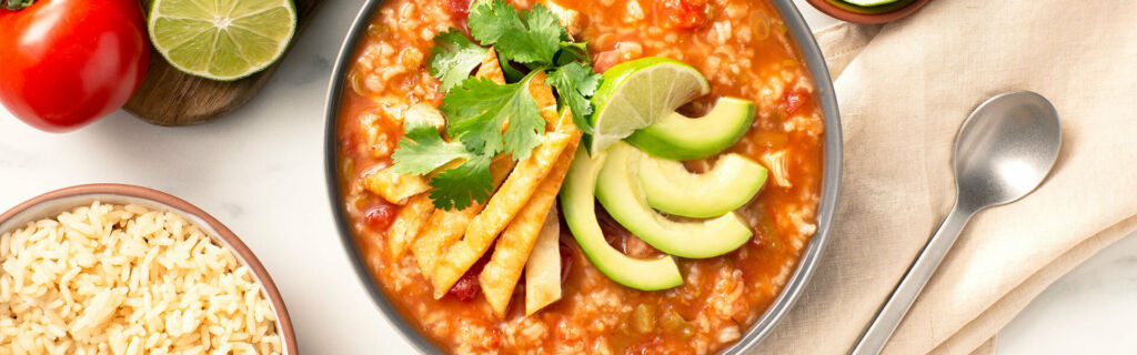 Sopa de tortilla con arroz y pollo