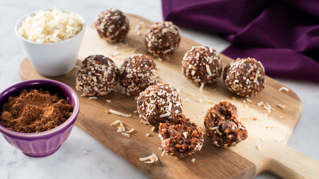 Bocaditos energéticos de coco, chocolate y quinoa