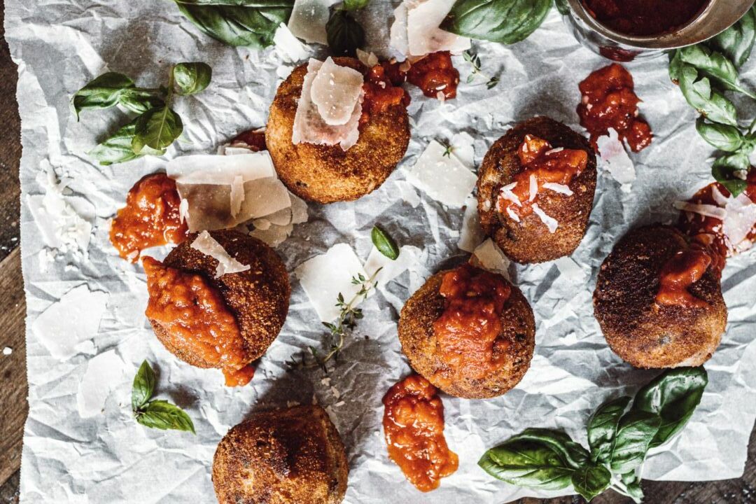 Arancini de risotto de champiñones y tomillo