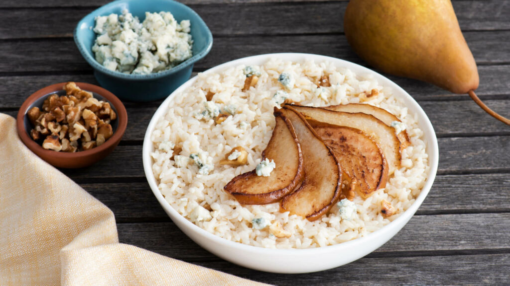 Risotto-with-blue-cheese-arborio-rice-and-walnuts