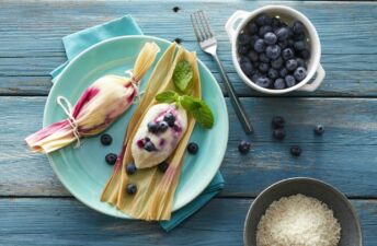 Rice-tamales-with-cream-cheese-and-blueberries-for-dessert