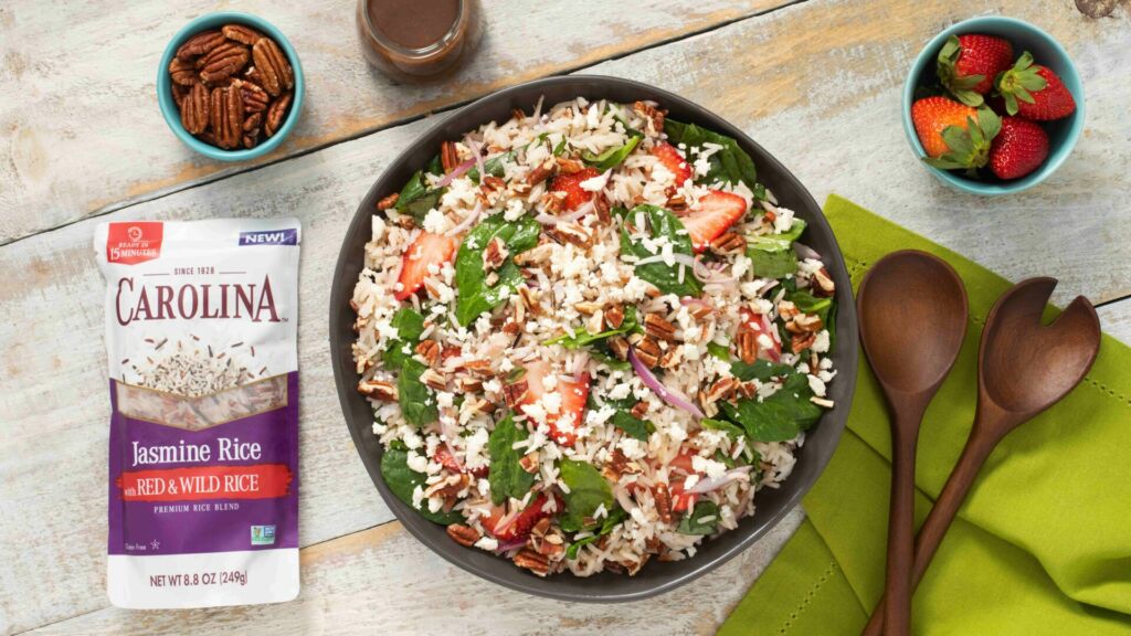 rice-salad-with-wild-rice-jasmine-rice-strawberries-and-spinach