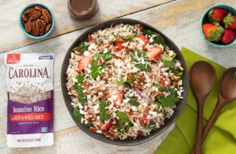 rice-salad-with-wild-rice-jasmine-rice-strawberries-and-spinach